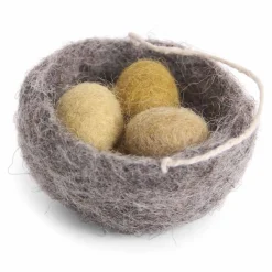 Gry & Sif Nest mit gelben Eiern
